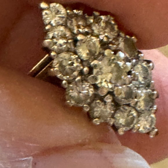 14K wide yellow gold band with a cluster of real diamonds, size 8.5 - Picture 3 of 7